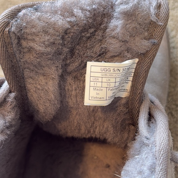 Men’s Ugg Chukka boots. Grey Size 11. Gently used, In good condition.
